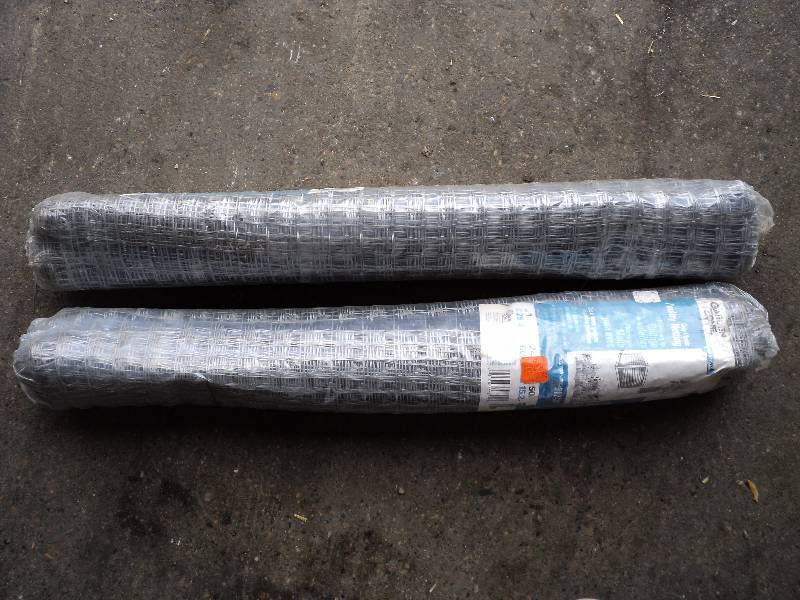 2 lightweight gray plastic neting, ...