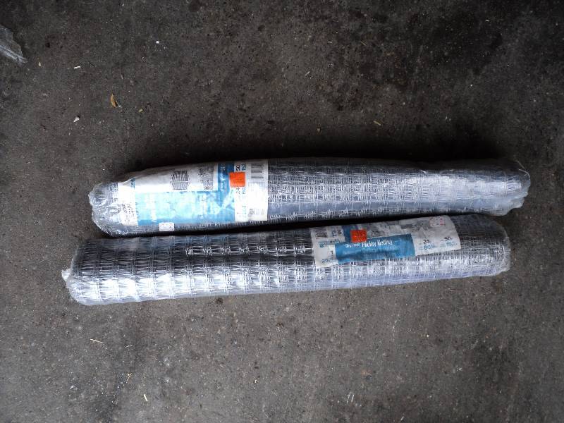2 lightweight gray plastic neting, ...