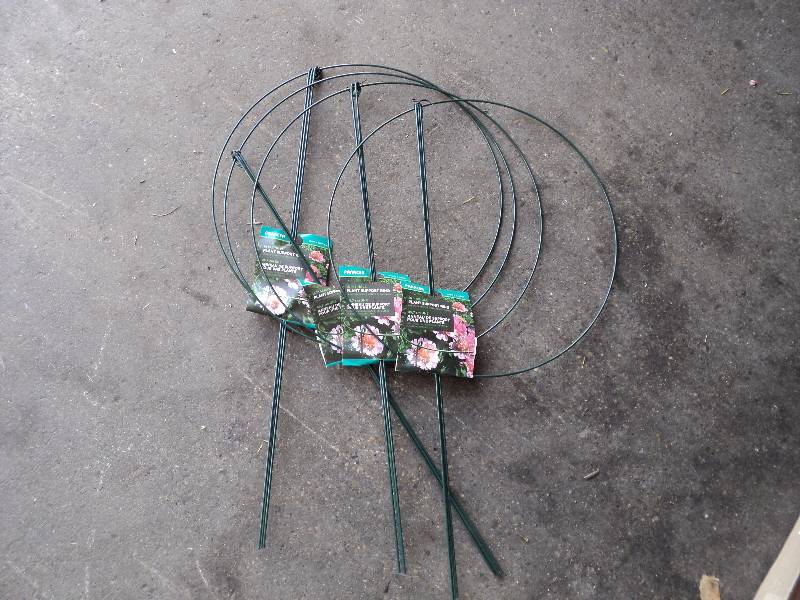 4 plant support rings...