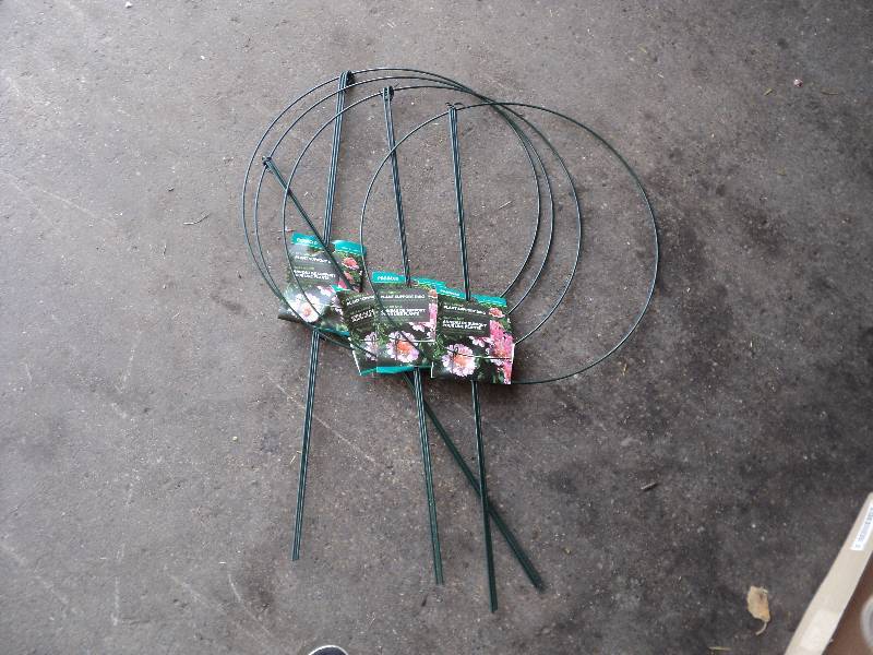 4 plant support rings...