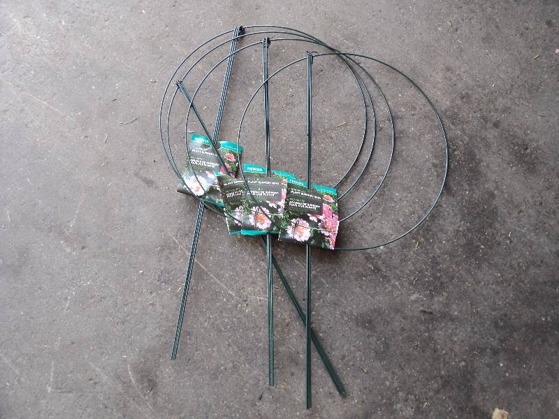 4 plant support rings...