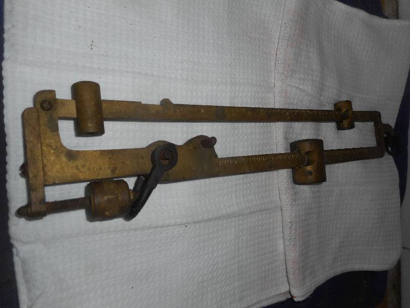 ANTIQUE SCALE TOP