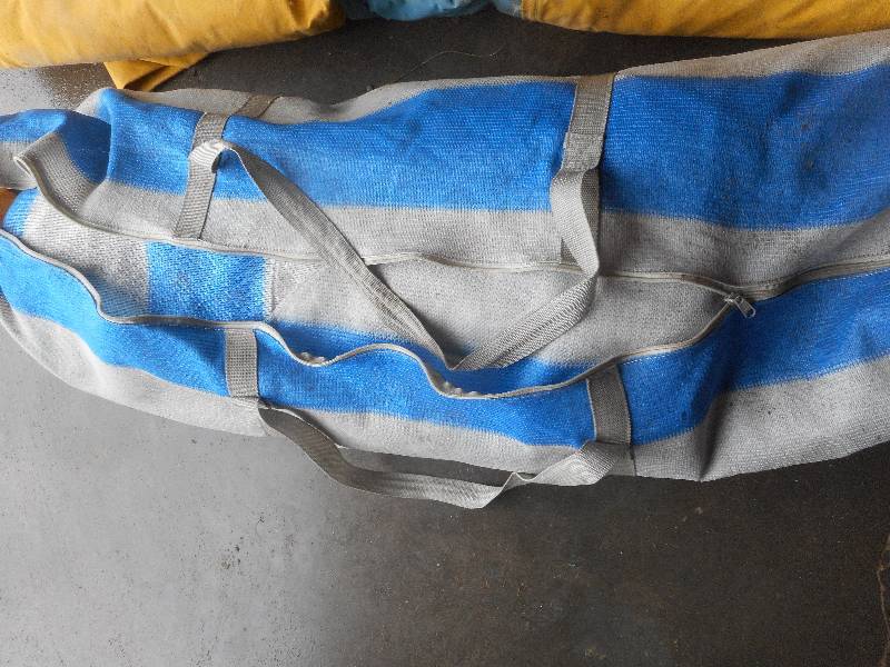 ANCHORE PARTY TENT  WITH 4 CEMENT PAIL WEIGHT