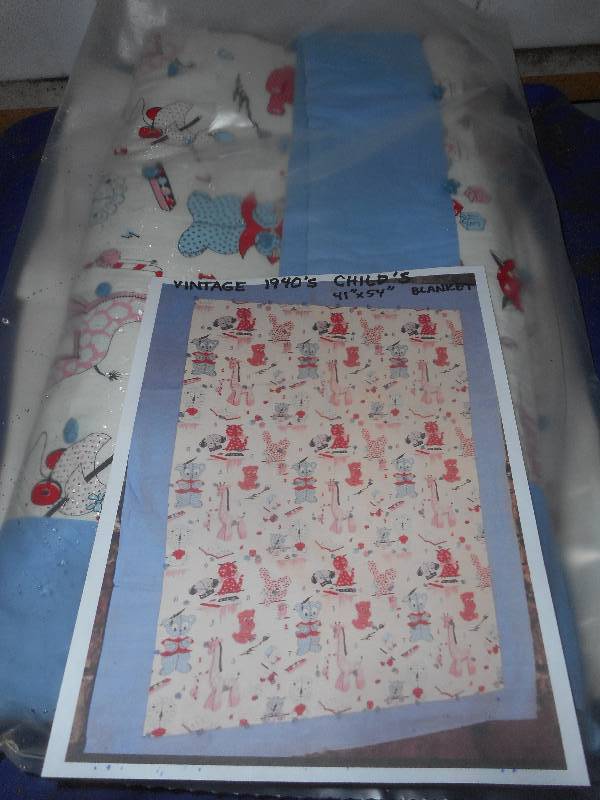 VINTAGE 1940S CHILDS BLANKET