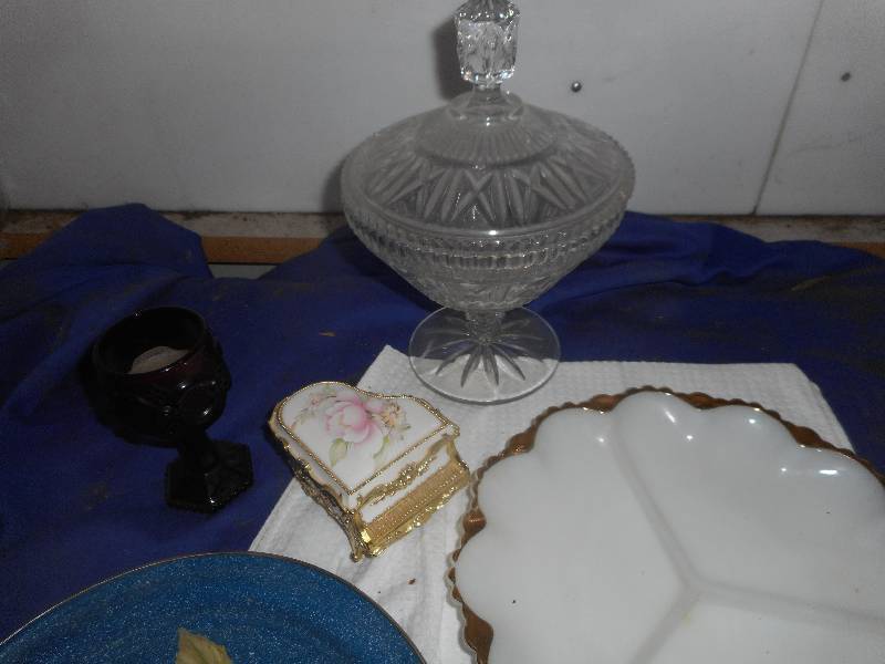 VINTAGE METAL AND GLASSWEAR