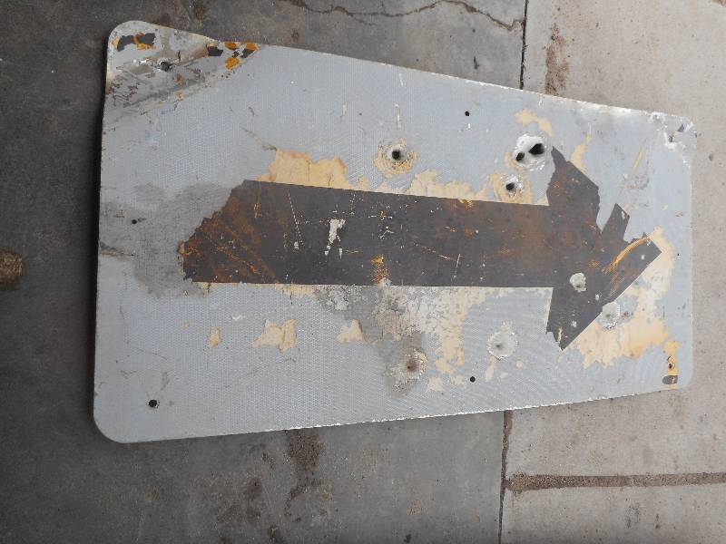 COLLECTIBLE 1 WAY ARROW SIGN