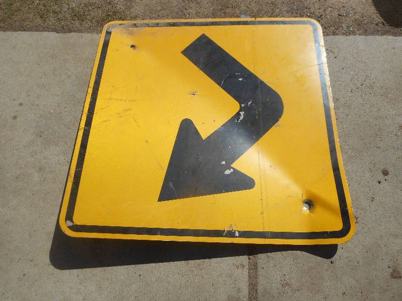 STEEL ARROW SIGN