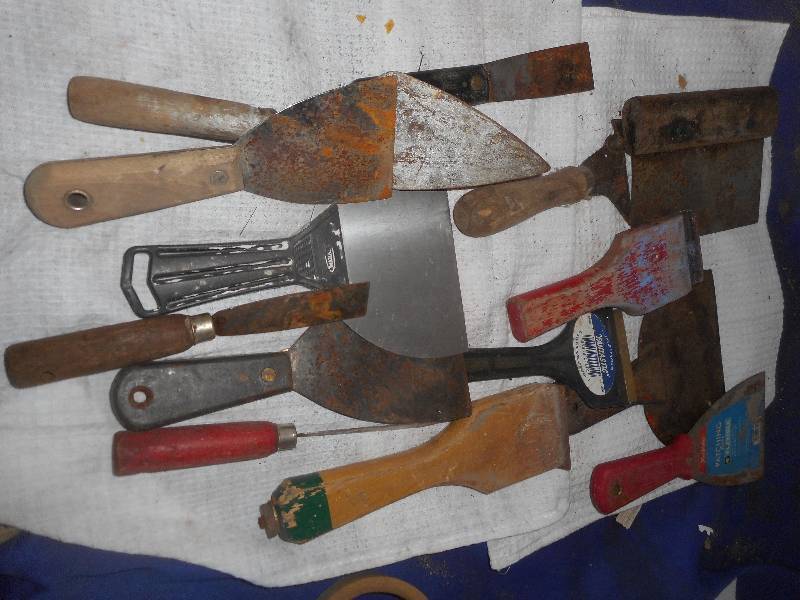 PUTTY KNIVES
