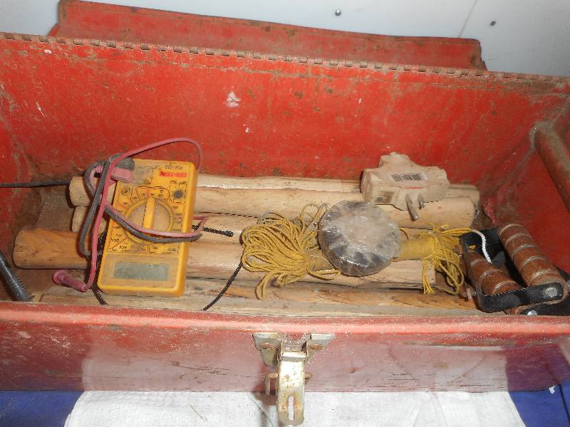 METAL TOOL BOX