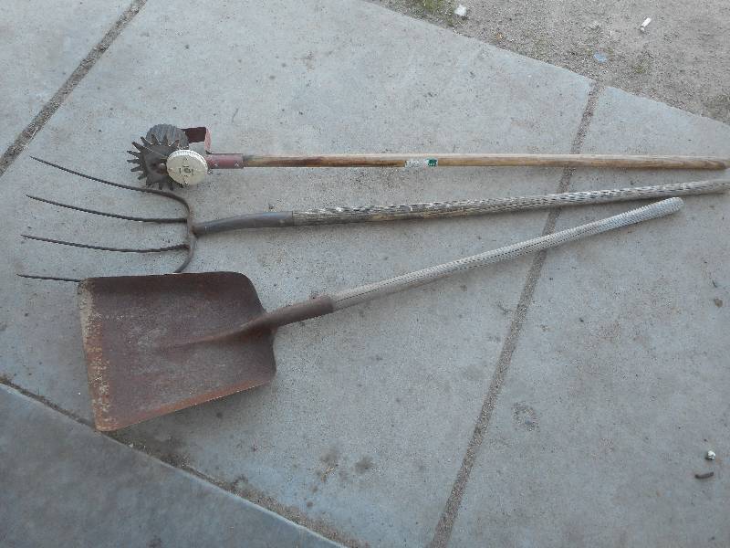 SHOVEL , FORK , ROLLER