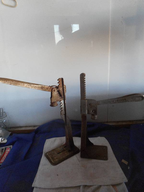 2 VINTAGE BOTTLE CAPPERS