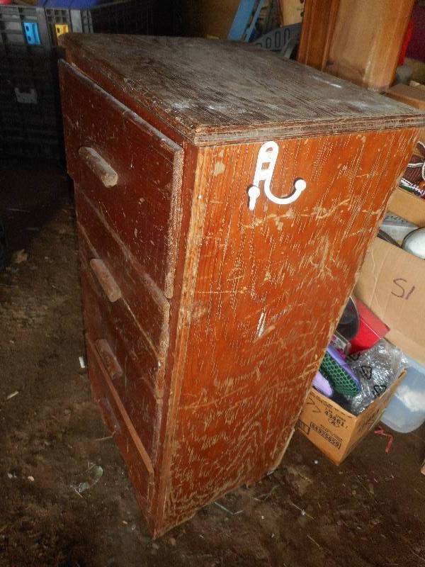ANTIQUE 4 DRAWER DRESSER