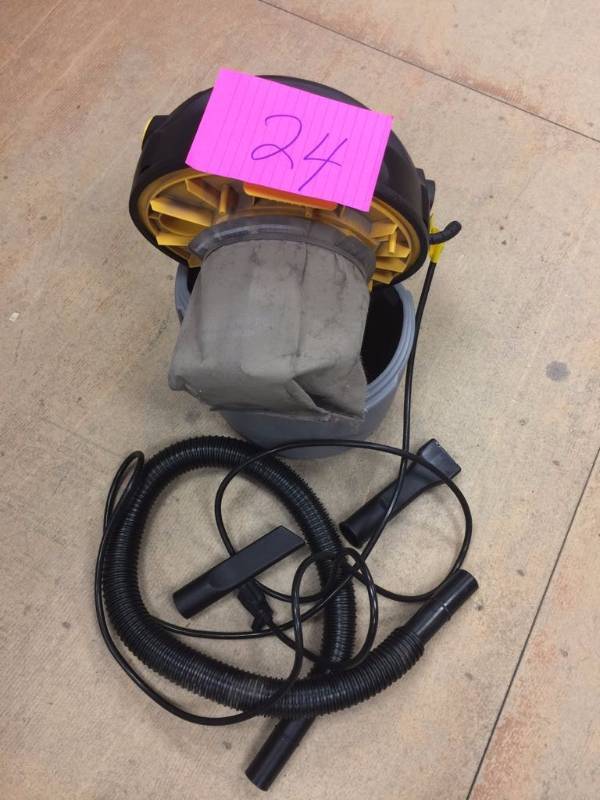 Stinger WetDry 2.5 gal shop vac