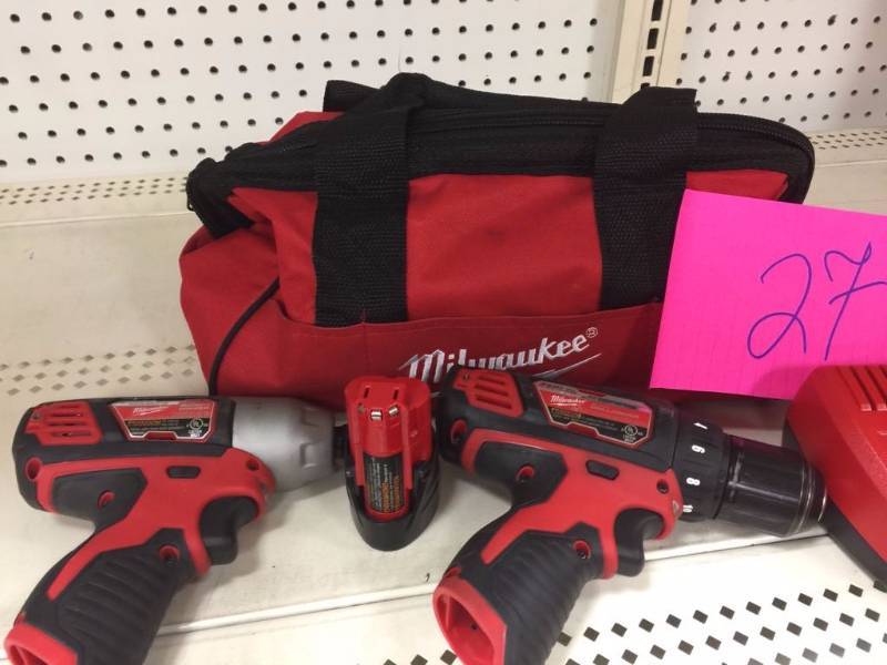 Milwaukee M12 Drill Driver and Impact Drill 1 battery 1 charger and carry on bag