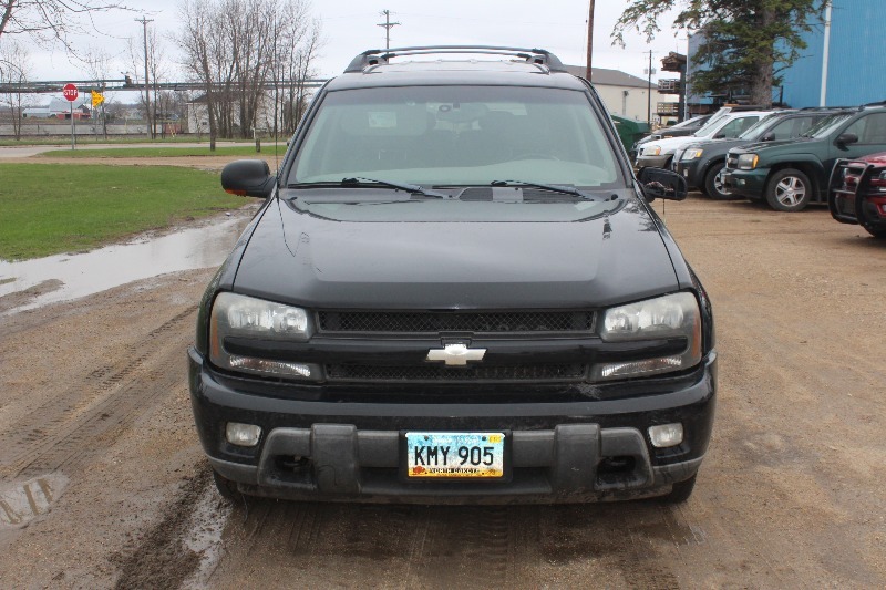lot 1450 image: 2002 Chevrolet Trailblazer EXT 7 Passenger 4x4