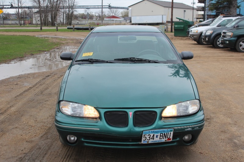 lot 1452 image: 1996 Pontiac Grand AM GT 5 Speed Coupe