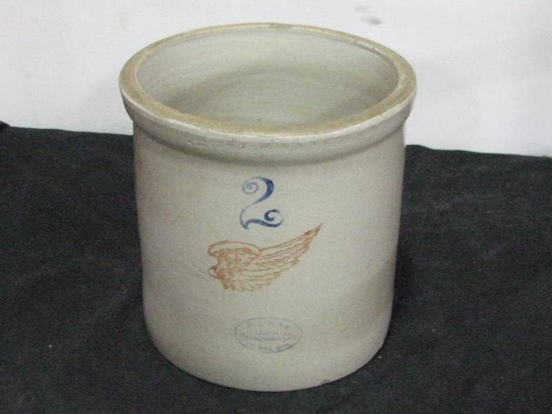 lot 4 image: Red Wing Union Stoneware 2gl Large Wing Crock
