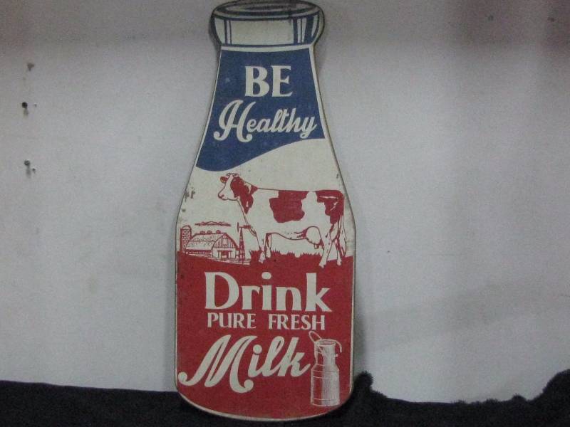 lot 7 image: Wood Drink Milk Sign