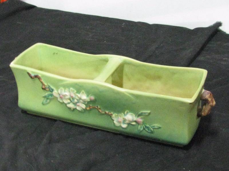 lot 28 image: Roseville Pottery #360-12 Planter