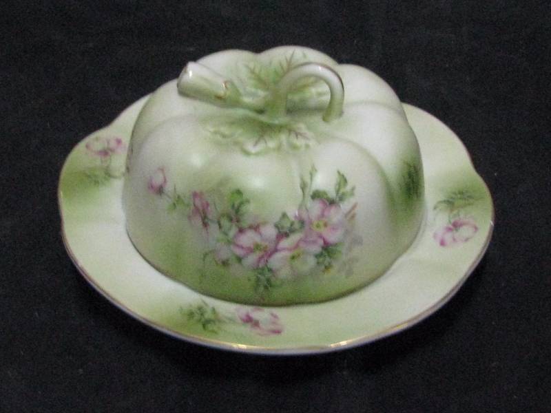 lot 30 image: Nippon Covered Butter Dish