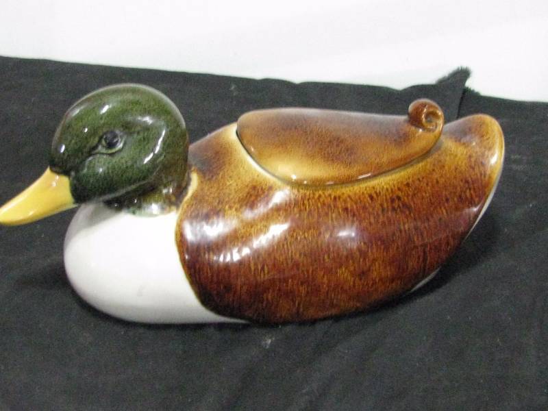 lot 33 image: Ceramic Duck Cookie Jar