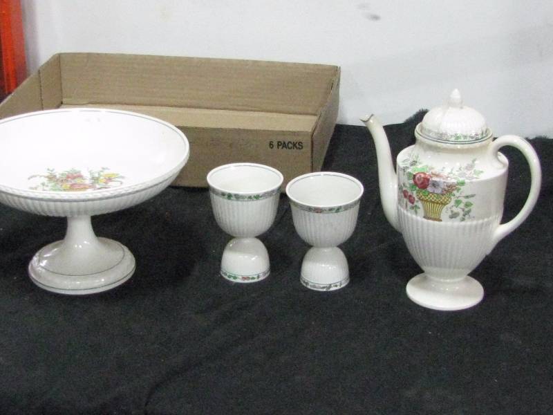 lot 38 image: Belmar Wedgwood Set
