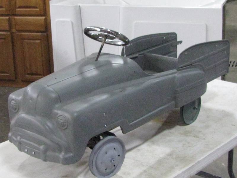 lot 62 image: 1950s Station Wagon Pedal Car