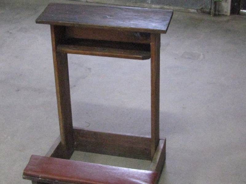 lot 65 image: Communion Kneeling Bench
