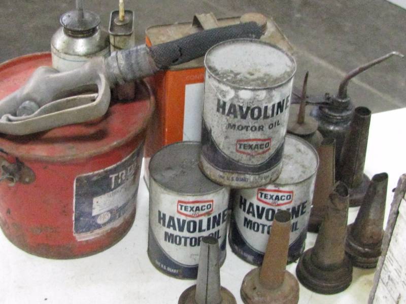 lot 70 image: Oil Cans & Spouts