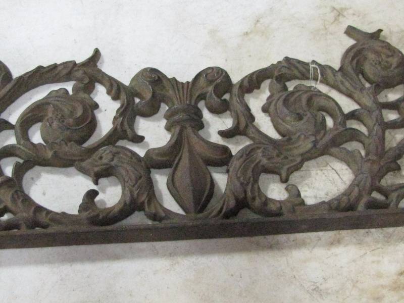 lot 95 image: Cast Iron Deco Piece
