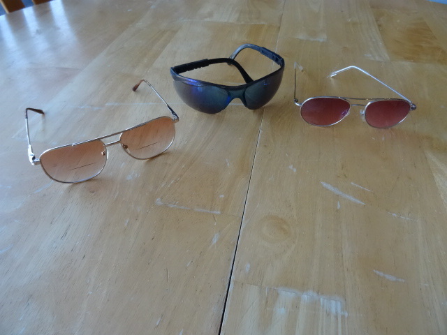 lot 9 image: 3 pair of sunglasses...