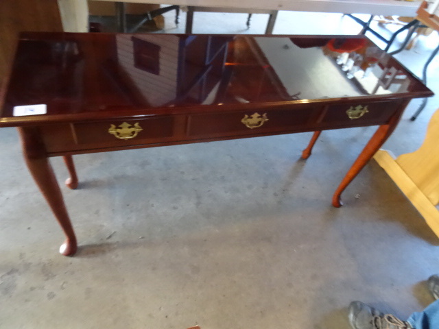 lot 14 image: Vintage wood entry way table. 1 dra...