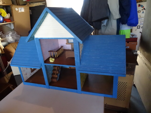 lot 20 image: Vintage wood home made doll house. ...