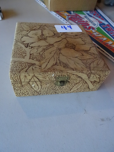 lot 44 image: Vintage wood jewelry box. Hand carv...