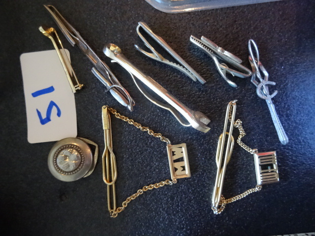 lot 51 image: Misc vintage tie clips...