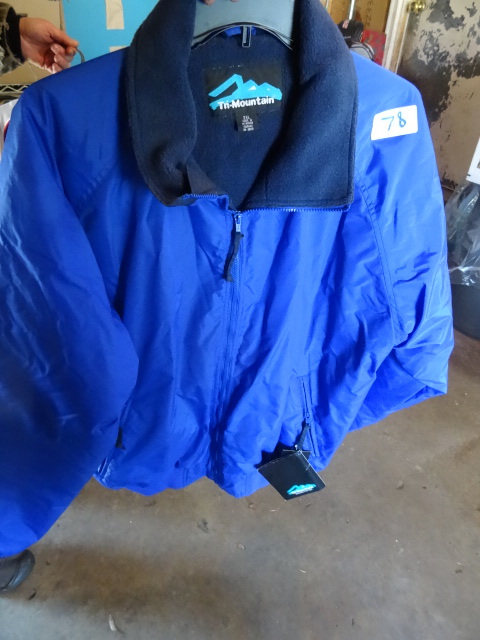lot 78 image: New 2 XL tri mountain Northern Ligh...