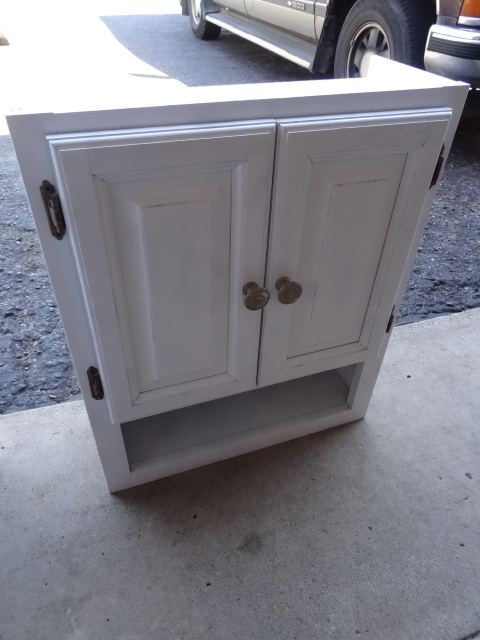 lot 85 image: Walll mount 2 door cabinet. 22 x 8 ...
