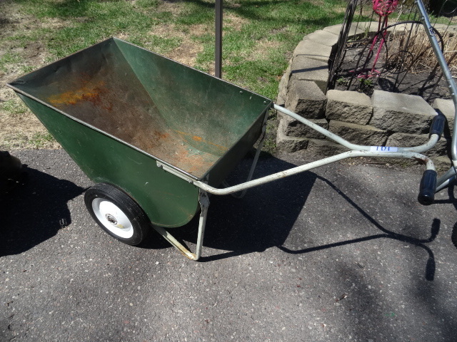 lot 101 image: Metal lawn and garden cart...