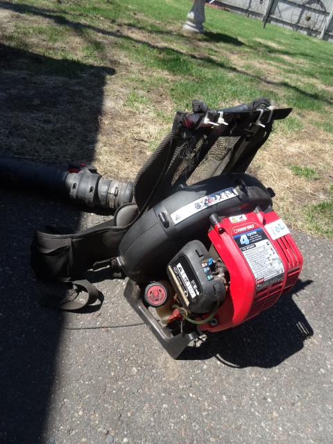 lot 102 image: Troy built 4 cycle back pack blower...