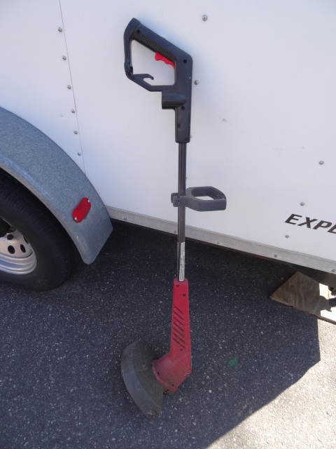 lot 105 image: Toro 12 electric weed whip...