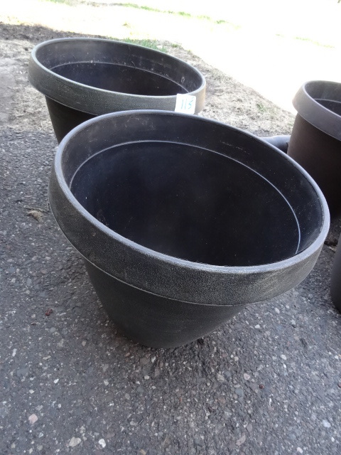 lot 115 image: 2 planter pots...