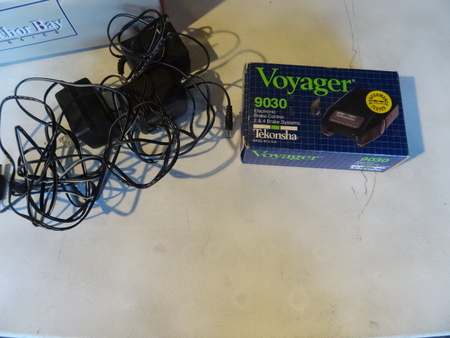 lot 135 image: New voyager 9030 brake controller. ...