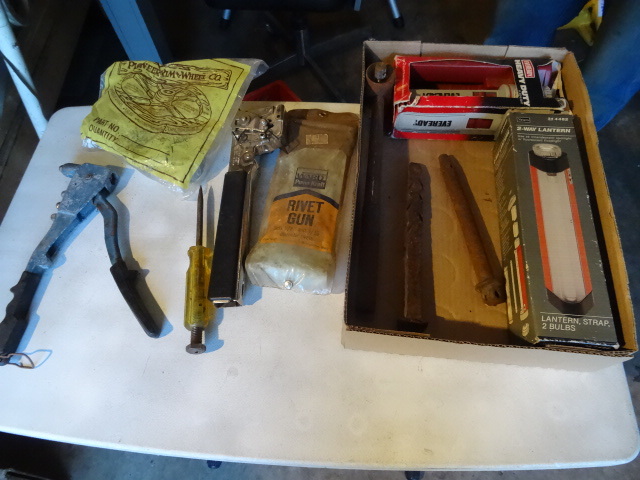 lot 145 image: Flashlights. Rivet guns. Hammer tac...