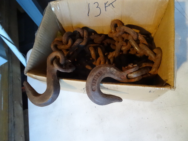 lot 159 image: 13 log chain...