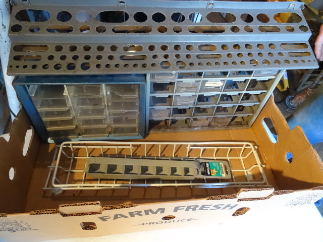 lot 183 image: Wall hanging tool organizer. Hardwa...