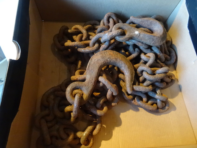 lot 184 image: 16 heavy duty log chain...