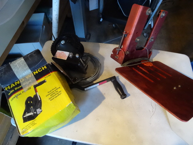 lot 189 image: Dual drive hand winch. New. Boat pl...