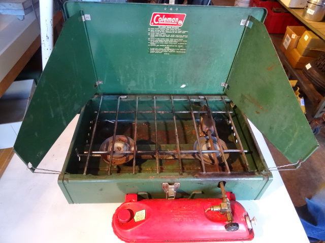 lot 192 image: Coleman 425E camp sotve. White gas...