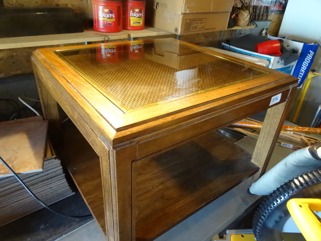 lot 206 image: 28 x 28 x 20 end table. Glass top...