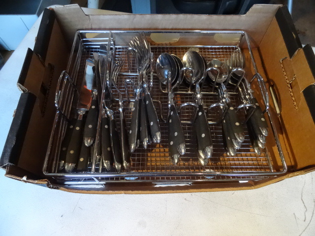 lot 227 image: Kitchen drawer organizer with kitch...